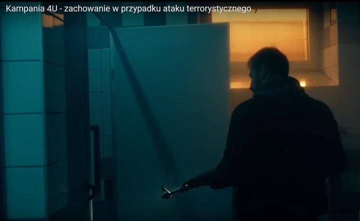 Akcja ABW przedstawia przykładowy, brutalny atak terrorysty / autor: fot. YouTube