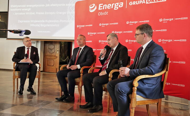Spotkanie zorganizowane przez wojewodę kujawsko-pomorskiego Mikołaja Bogdanowicza w toruńskim Ratuszu Staromiejskim / autor: Energa