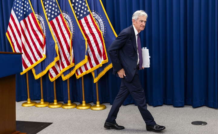 Prezes Rezerwy Federalnej Jerome Powell po swojej ostatniej w kadencji konferencji prasowej / autor: PAP/EPA/JIM LO SCALZO
