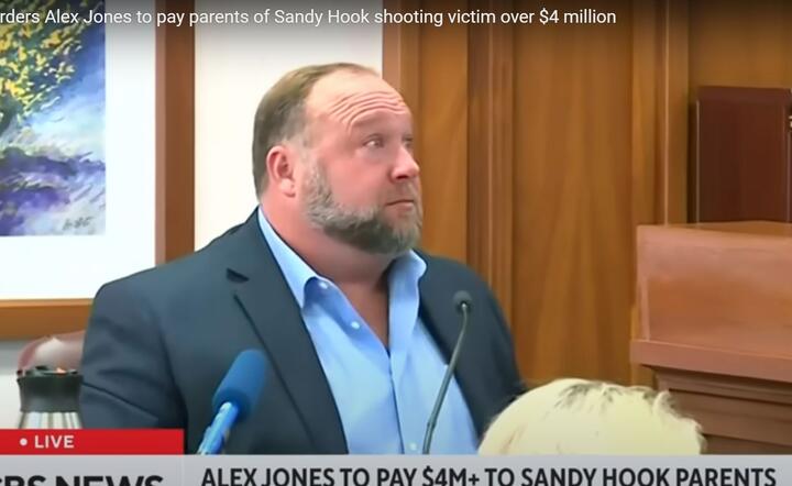 Alex Jones / autor: fot. YouTube/CBS News
