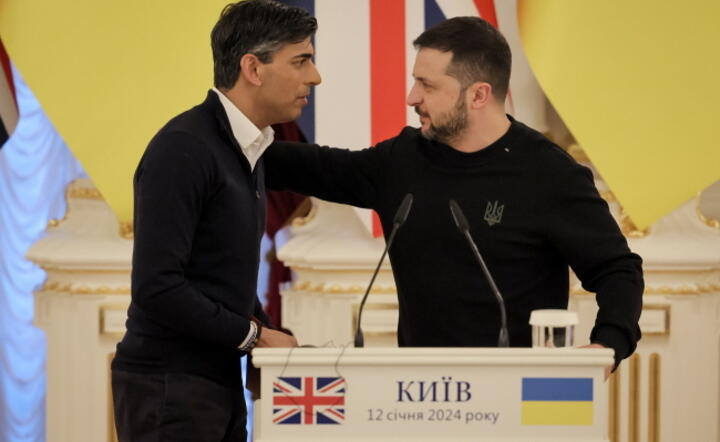 Premier Rishi Sunak (P) i prezydent Wołodymyr Zełenski w Kijowie  / autor: PAP/EPA/OLEG PETRASYUK