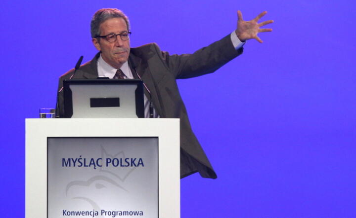 Eric Maskin przemawia na konwencji PiS w Katowicach, fot. PAP / Andrzej Grygiel