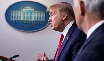 Trump zawiesza na 60 dni wydawanie zielonych kart
