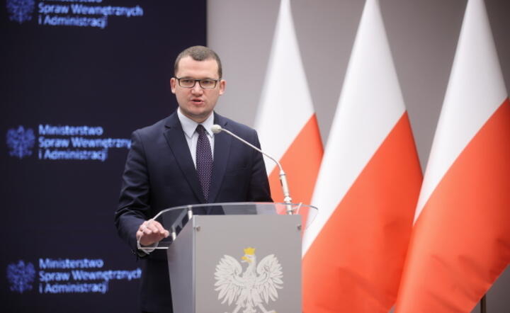 Wiceminister spraw wewnętrznych i administracji Paweł Szefernaker podczas briefingu prasowego  kierownictwa MSWiA w Krakowie / autor: PAP/Łukasz Gągulski