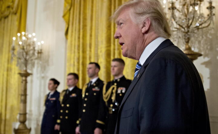 Prezydent Donald Trump na ceremonii zaprzysiężenia, fot. PAP/EPA/Andrew Harrer