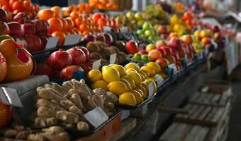 Hurtownia spożywcza a food cost: 7 sposobów na niższe koszty w gastronomii