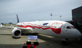 Biało-czerwony Dreamliner na Okęciu