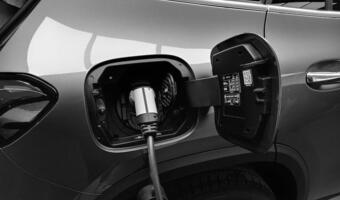 "DT": elektryki uszkadzają drogi bardziej niż spalinowe auta