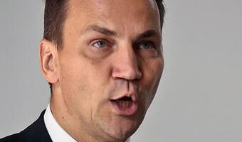 Minister Sikorski dostał w prezencie własną wieś. To nie żart