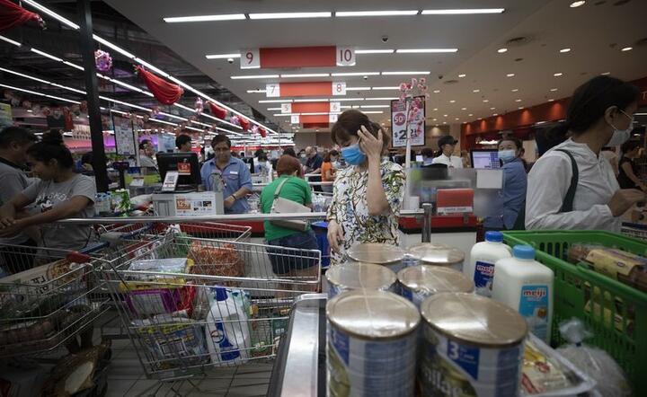 Dotychczasowa liczba ofiar śmiertelnych epidemii koronawirusa w Chinach wynosi 902 / autor: PAP/EPA/HOW HWEE YOUNG
