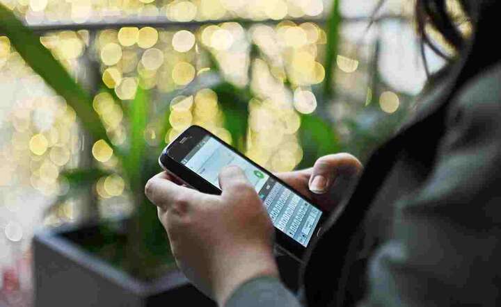 Zawsze należy potwierdzić, czy faktycznie ktoś z rodziny potrzebuje  pomocy. / autor: Fot. Pixabay