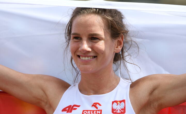 Monachium, 15.08.2022. Aleksandra Lisowska po zwycięstwie w maratonie podczas lekkoatletycznych mistrzostw Europy / autor: fotoserwis PAP