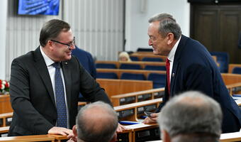 Senator Bierecki broni powiązania VAT z wydatkami na obronność: Służy Polsce