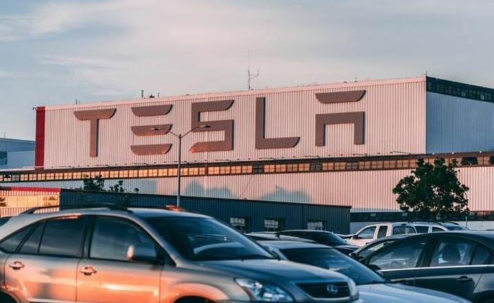 Tesla  / autor: pexels.com