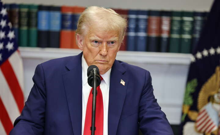 Prezydent Donald Trump wysłał mocny komunikat do przywódcy Rosji w sprawie Ukrainy / autor: PAP/EPA/AARON SCHWARTZ
