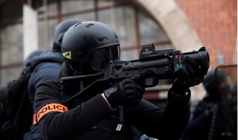Francja: Prokuratorzy zajmą się brutalnymi policjantami