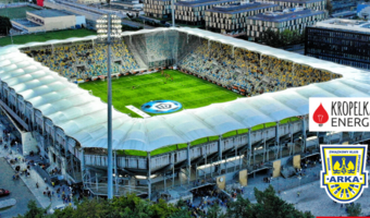Krew przed stadionem Arki Gdynia