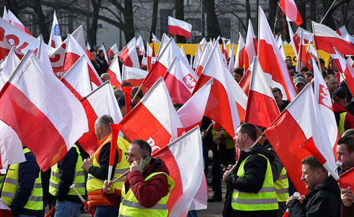 Manifestacja związkowców z Solidarności. ZDJĘCIE ARCHIWALNE / autor:  Fratria