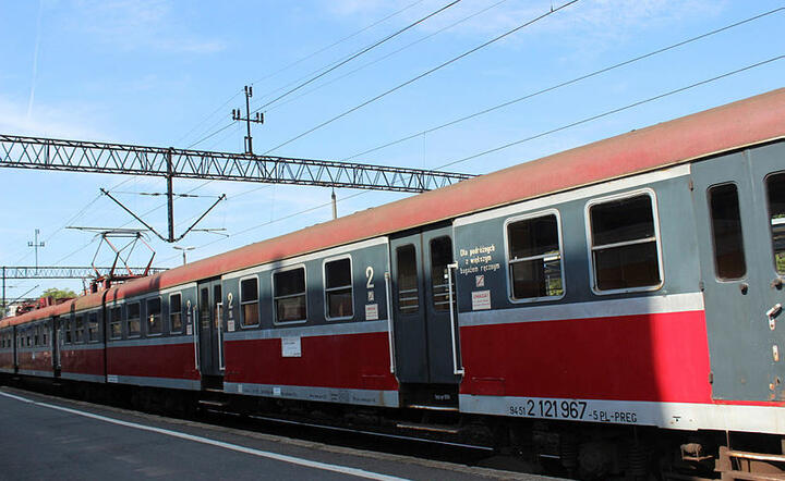 pociąg pasażerski / autor: Fratria