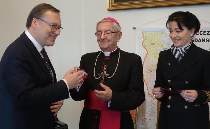 Senator Grzegorz Bierecki otrzymał pierścień „Inki” / autor: Fratria