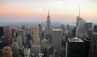 Nowy Jork, Bangkok, a może Barcelona? Gdzie w tym roku wybieramy się na wakacje