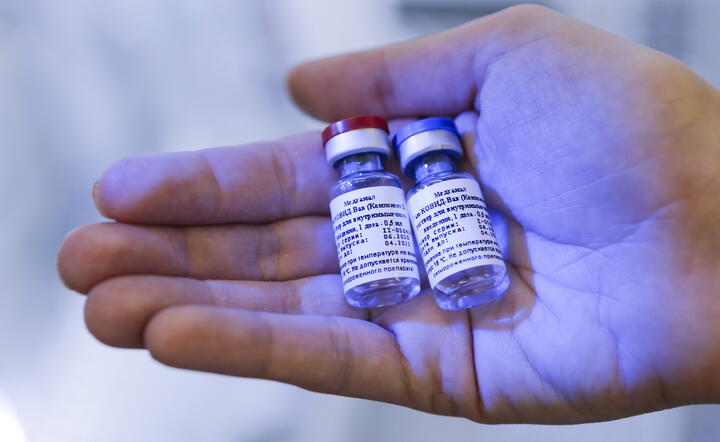 Preparat powstał w ośrodku epidemiologii i mikrobiologii im. Nikołaja Gamalei / autor: PAP/EPA/RDIF HANDOUT