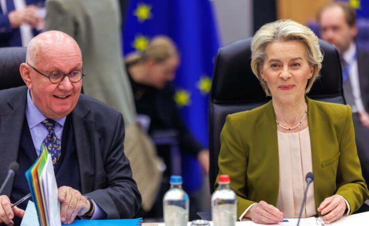 Przewodnicząca KE Ursula von der Leyen (P) i Peter Strohschneider (L), szef forum dialogu / autor: PAP/EPA/OLIVIER MATTHYS