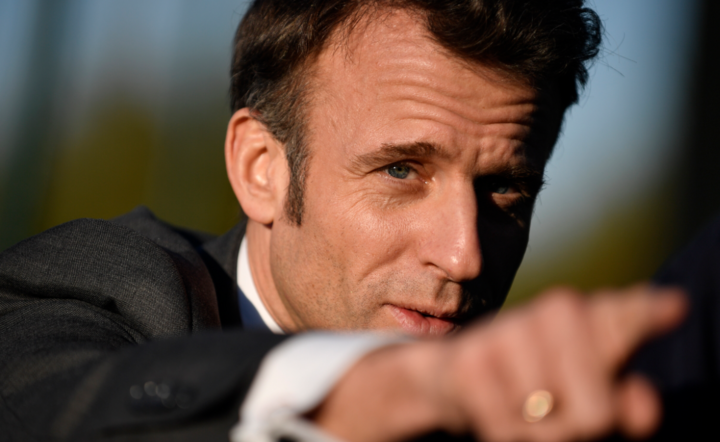 prezydent Francji Emmanuel Macron / autor: PAP/EPA/JULIEN DE ROSA / POOL