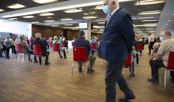 Maseczki i nakazy epidemiczne przedłużone do 30.11