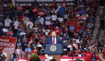 Trump wypomina Niemcom kupowanie energii z Rosji