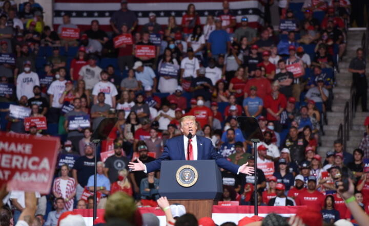 Prezydent Donald Trump ostro skrytykował Niemcy / autor: PAP/EPA/ALBERT HALIM