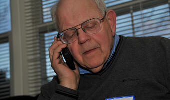 Seniorzy nie płacą za telefon