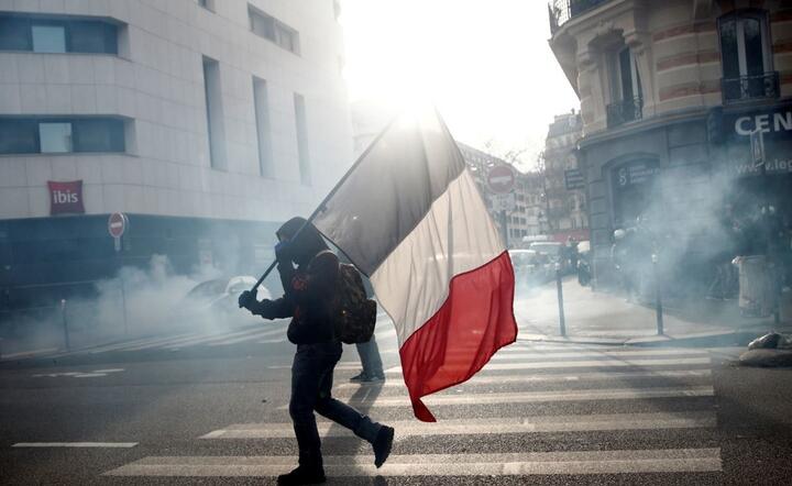 Strajkujący nie odpuszczają / autor:  	PAP/EPA/YOAN VALAT