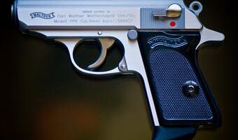 Pistolet Bonda wart... 256 000 dolarów!