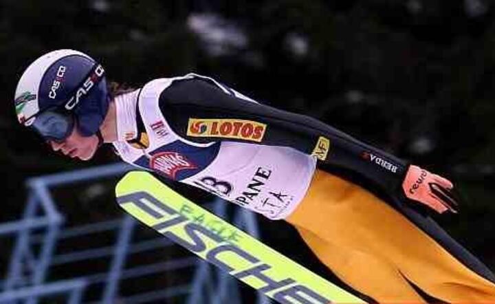 Kamil Stoch / autor: By Tadeusz Mieczyński - http://www.fotoarchiwum.skijumping.pl/categories.php?cat_id=358, CC BY-SA 3.0, https://commons.wikimedia.org/w/index.php?curid=34800211