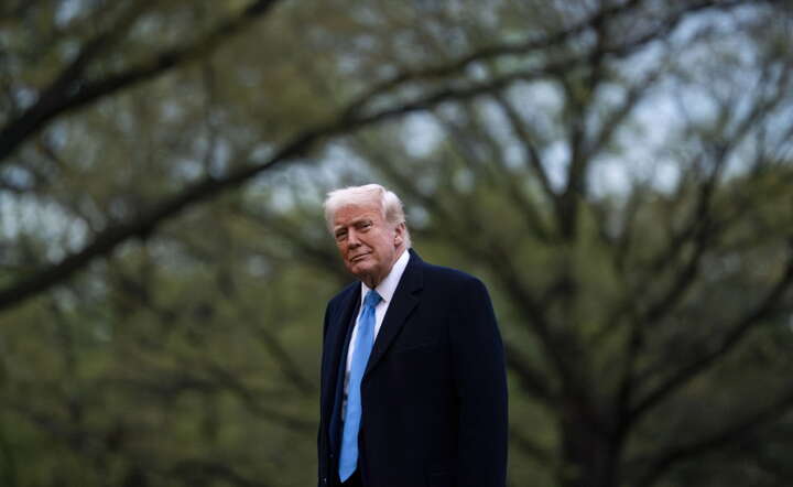 Prezydent Donald Trump w Białym Domu w Waszyngtonie / autor: PAP/EPA/BONNIE CASH
