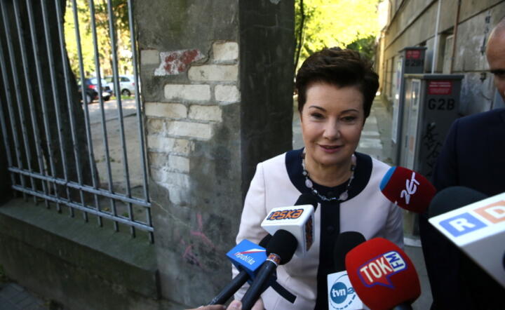 Prezydent Warszawy Hanna Gronkiewicz-Waltz tłumaczy się ze stanu nieruchomości stolicy, fot. PAP/Leszek Szymański