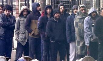Policja: Kilka tys. euro za przewiezienie jednego migranta