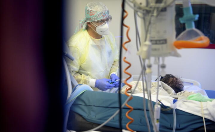 Szpital, COVID-19 / autor: EPA/PAP
