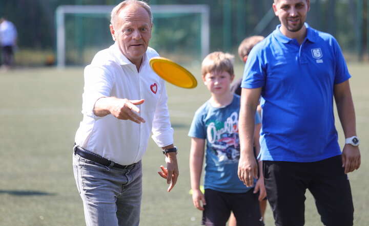 Tusk grozi działaczom i zapowiada igrzyska