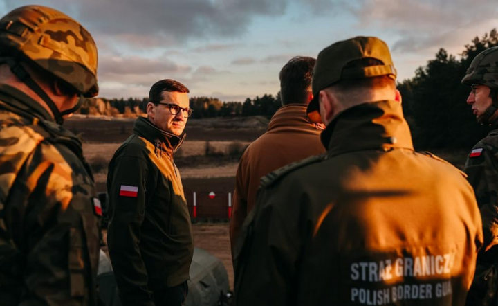 Mateusz Morawiecki wśród żołnierzy Straży Granicznej
