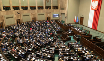 Nowy sondaż CBOS: Drobny wzrost PiS