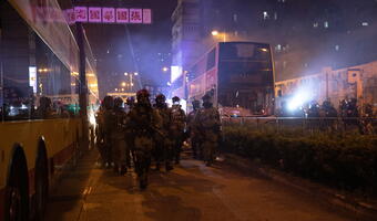 Gaz łzawiący przeciwko demonstrantom w Hongkongu