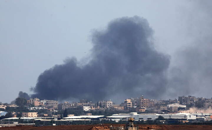Trwa izraelska ofensywa w Strefie Gazy / autor: ATEF SAFADI/EPA/PAP