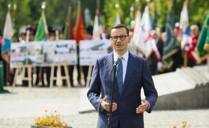 Premier Mateusz Morawiecki przemawia podczas uroczystości pod Pomnikiem Porozumienia Jastrzębskiego w Jastrzębiu-Zdroju / autor: PAP/Zbigniew Meissner