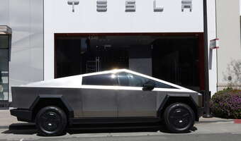 Tesla traci miliardy, ale inwestorzy wciąż wierzą w Muska