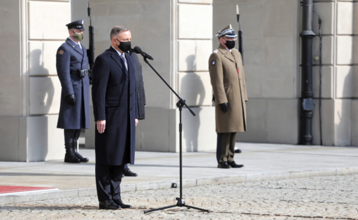Warszawa. Upamiętnianie ofiar Covid-19  / autor: PAP/Albert Zawada
