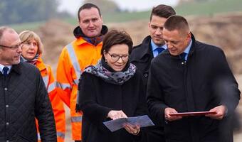 Ewa Kopacz znowu się kompromituje: Otwiera trasy, których realnie nie ma
