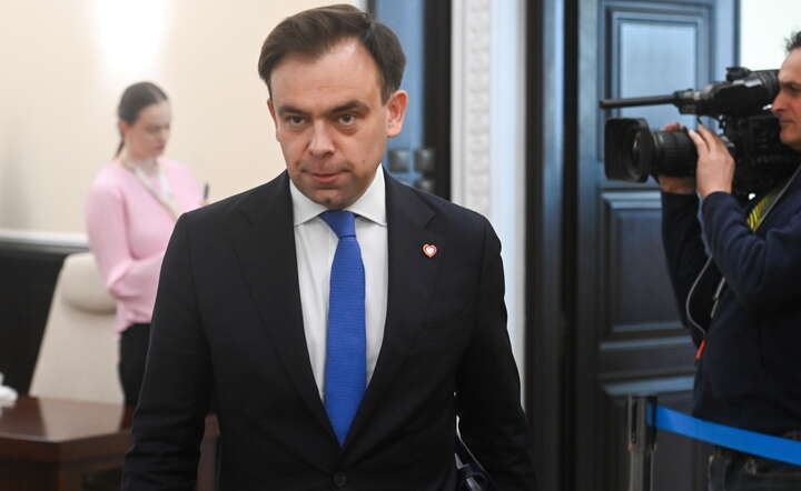 Minister finansów Andrzej Domański przed posiedzeniem rządu w KPRM / autor: PAP/Piotr Nowak