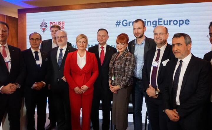 Wspólne 'rodzinne' zdjęcie uczestników spotkania w Davos / autor: fot. wPolityce.pl